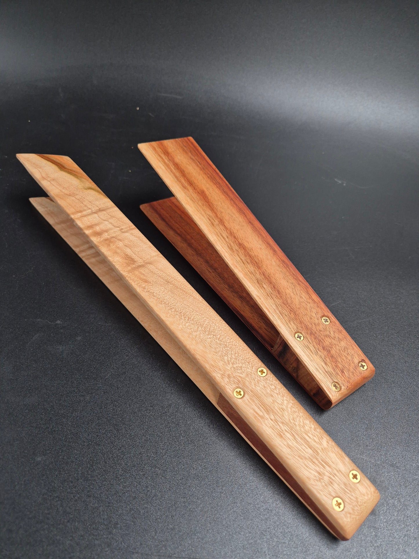 Camphor Laurel Tongs