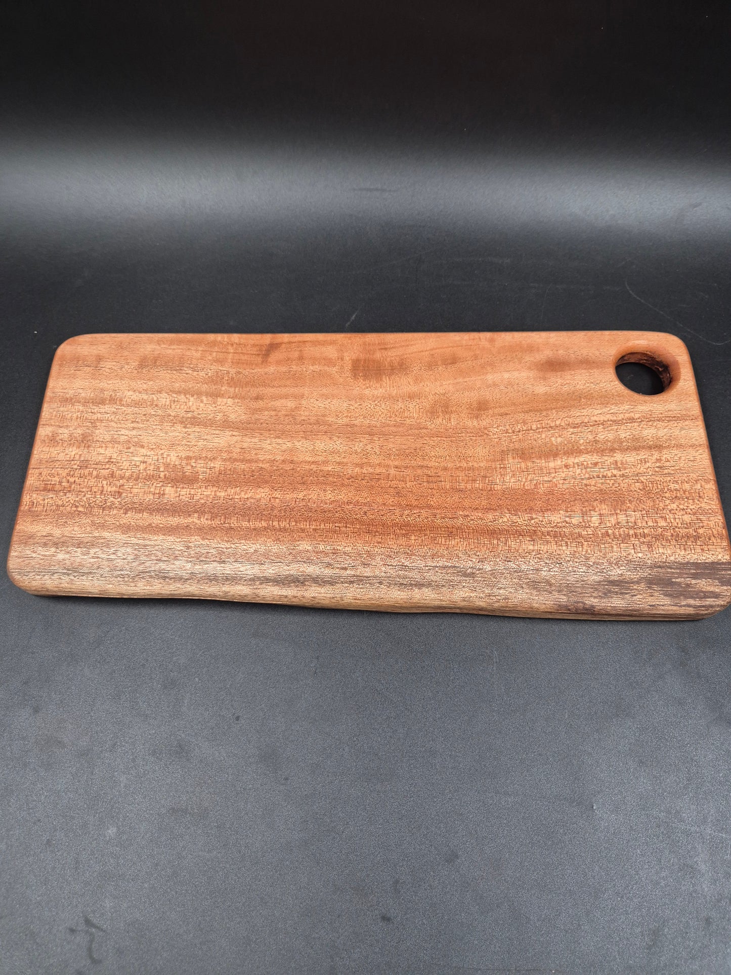White Mahogany Chopping Board (Large) Shimmering Effect 2/3