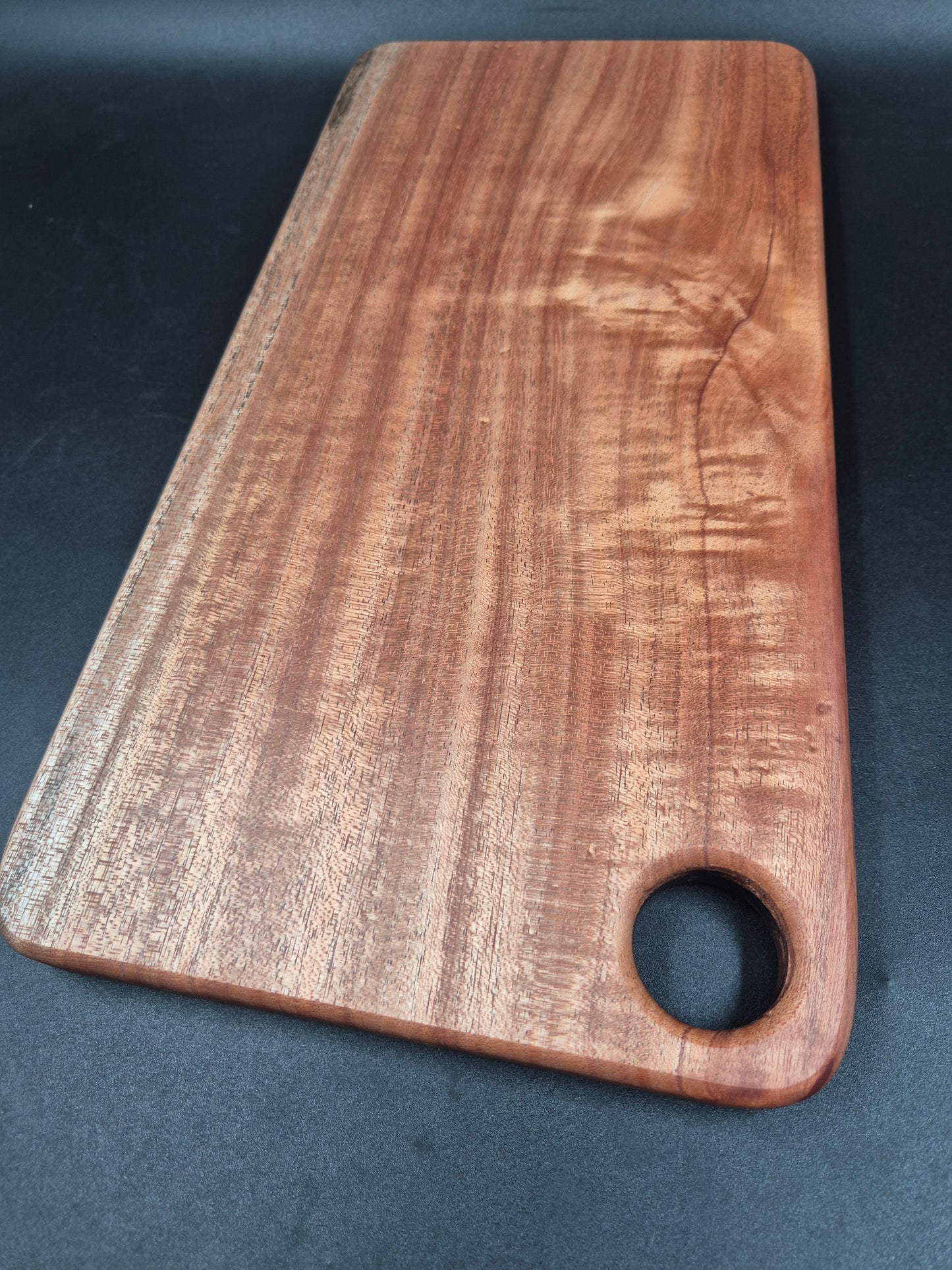 White Mahogany Chopping Board (Large) Shimmering Effect. 3/3