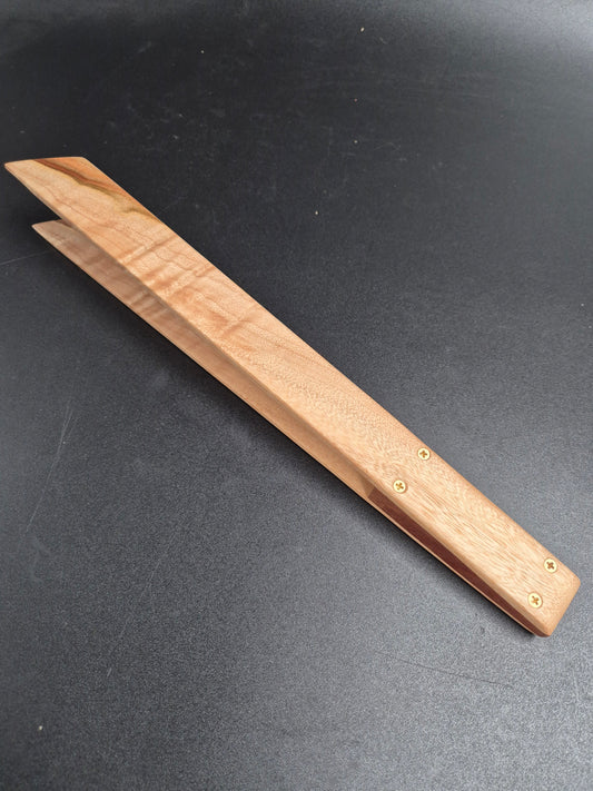 Camphor Laurel Tongs