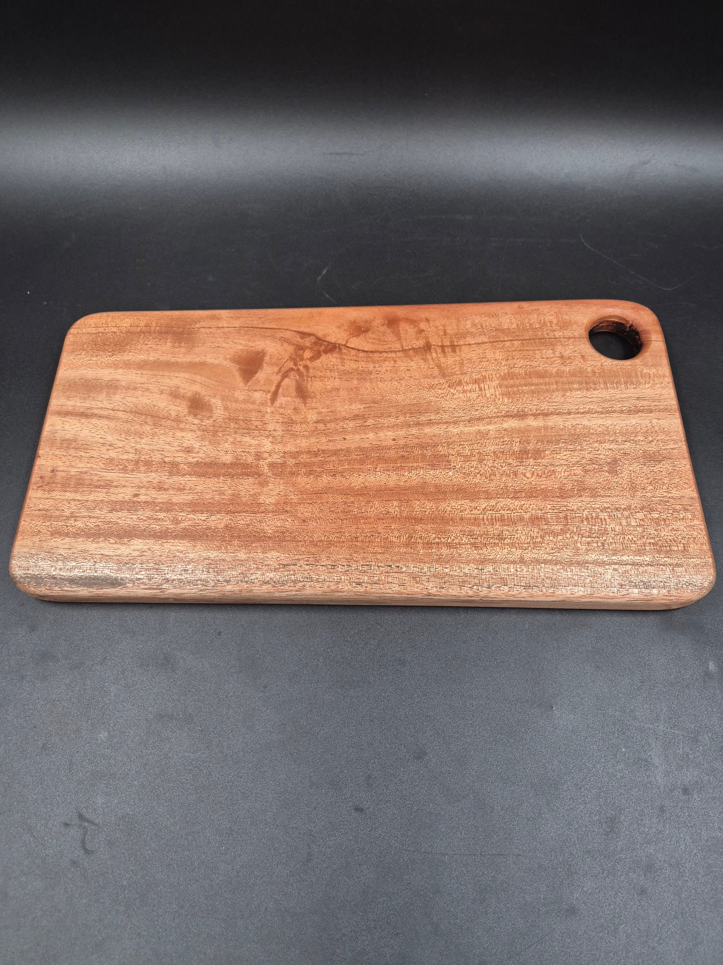 White Mahogany Chopping Board (Large) Shimmering Effect. 3/3