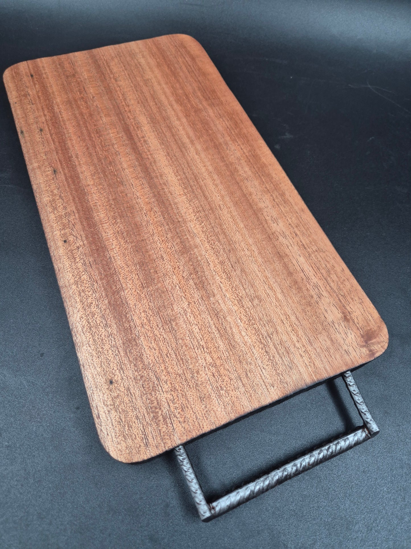 White Mahogany Chopping Board With Rebar Handle (Medium)