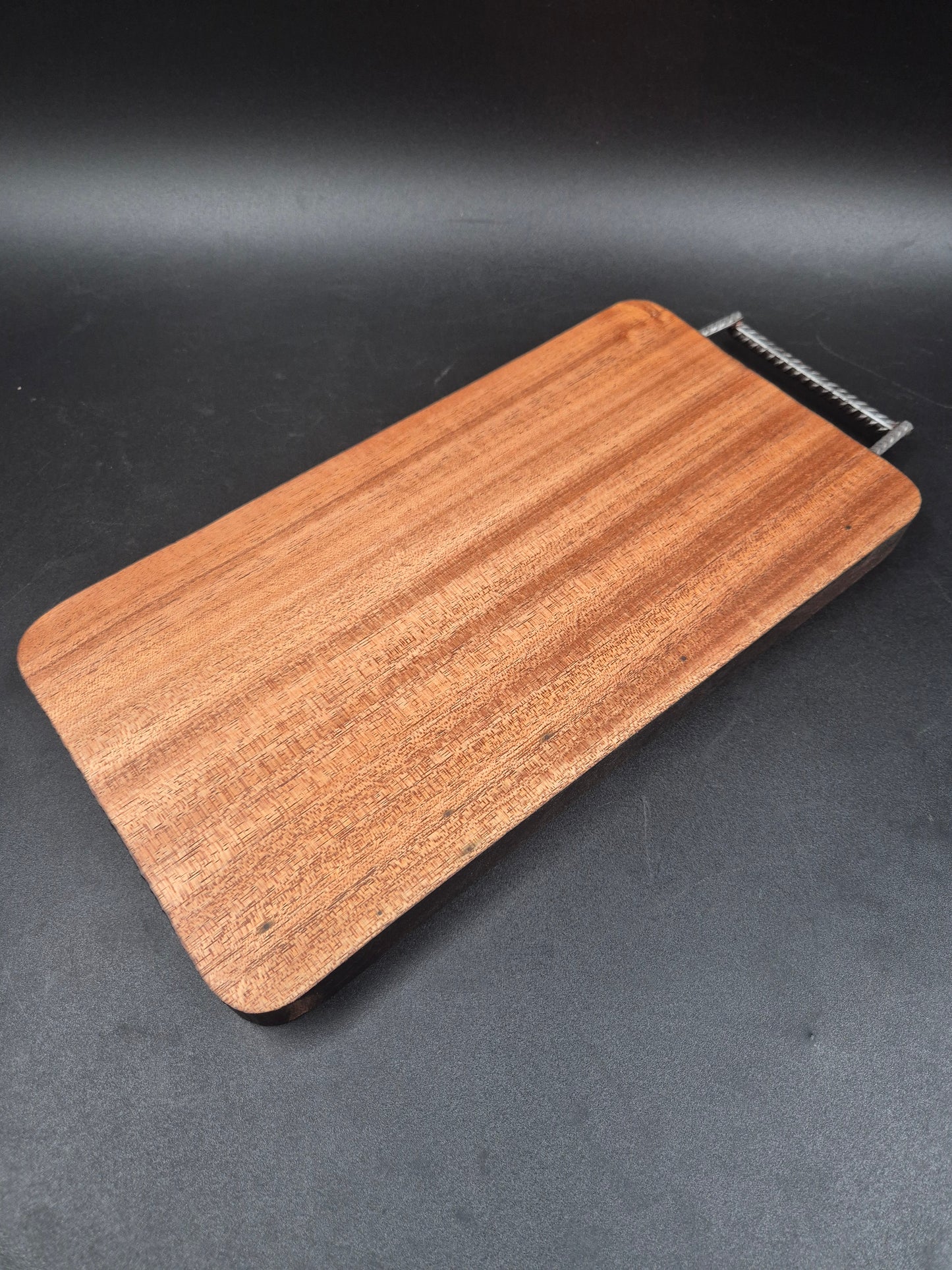 White Mahogany Chopping Board With Rebar Handle (Medium)